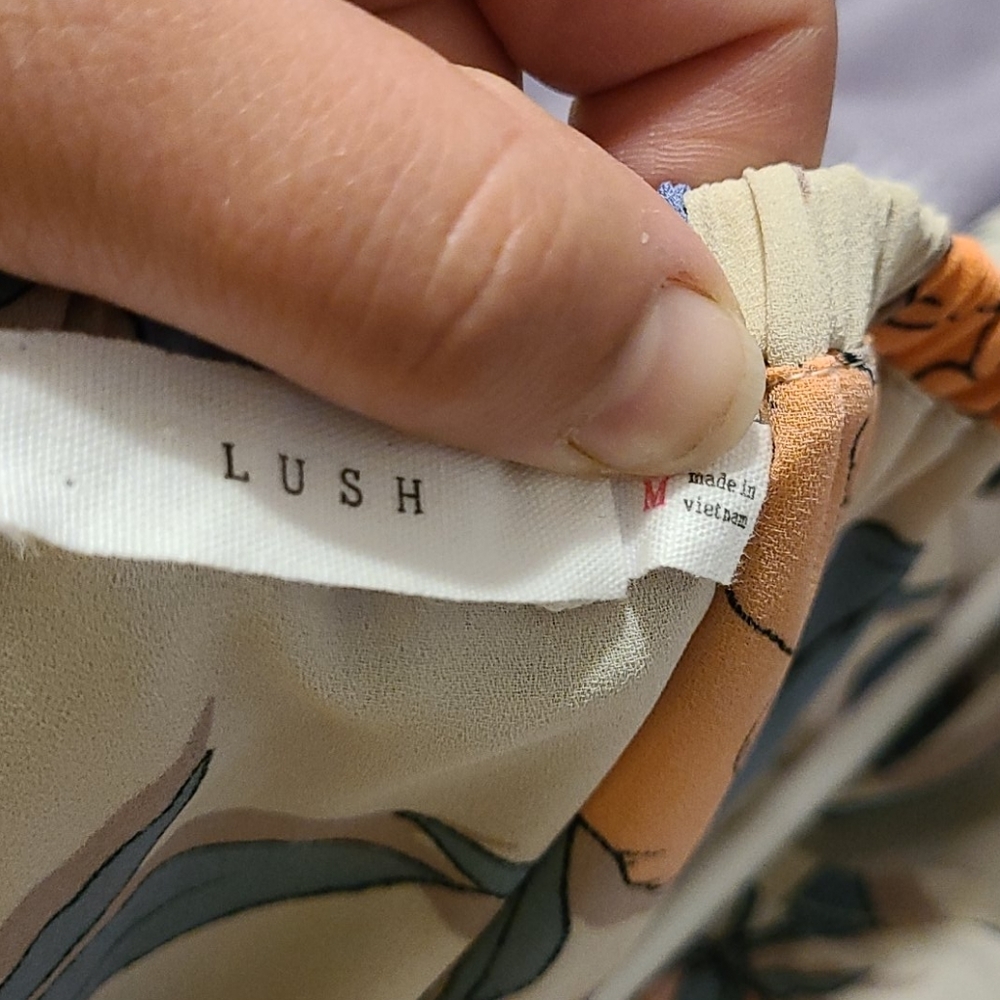 LUSH Floral‎ Romper - Picture 5 of 5